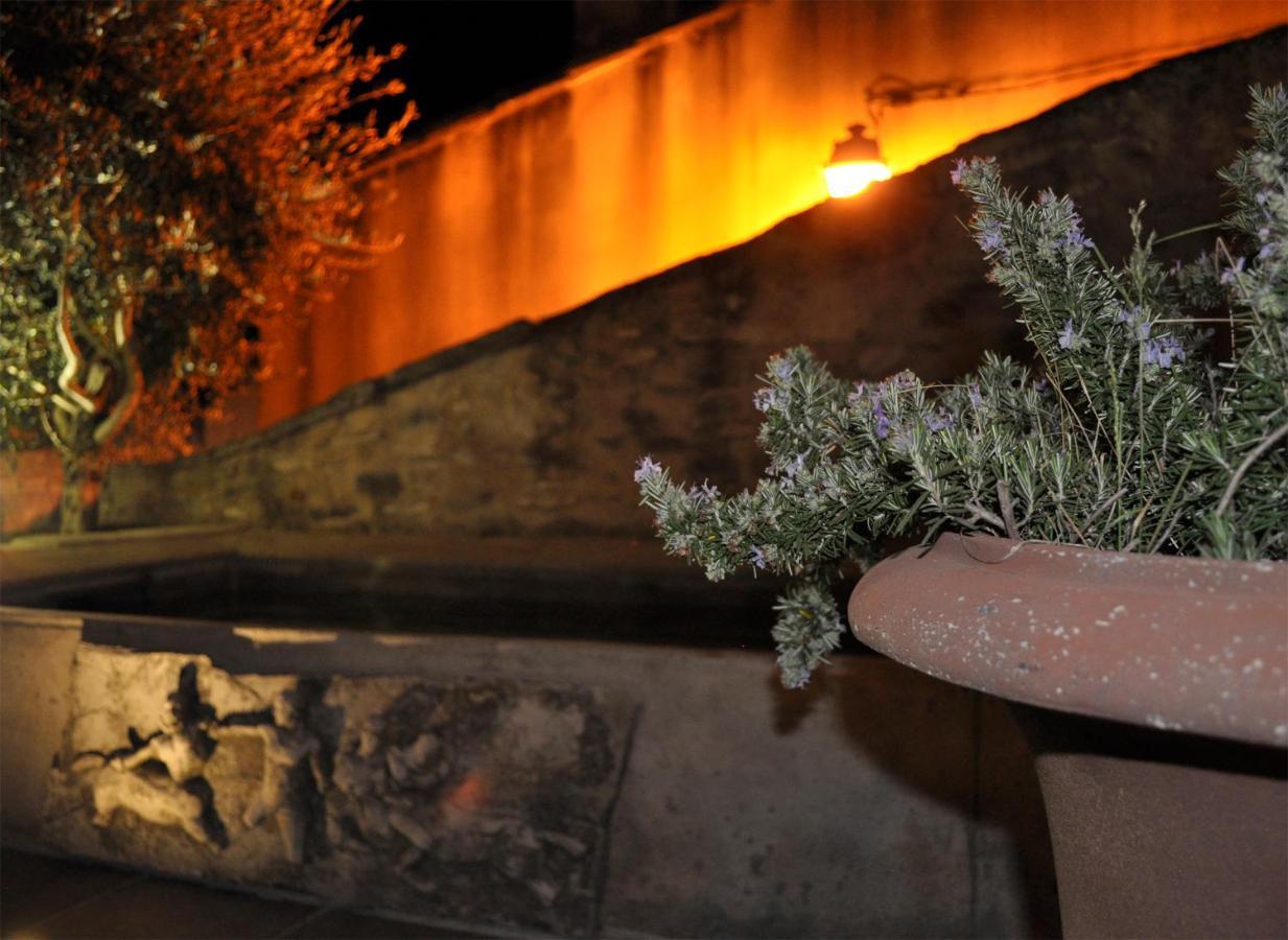Le Petit Chateau Chateauneuf-de-Gadagne ภายนอก รูปภาพ