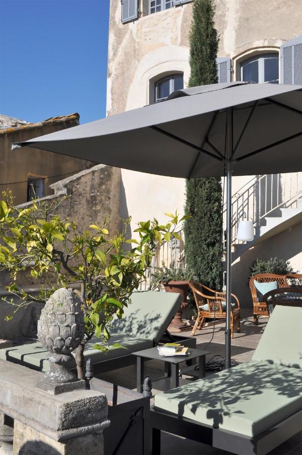 Le Petit Chateau Chateauneuf-de-Gadagne ภายนอก รูปภาพ