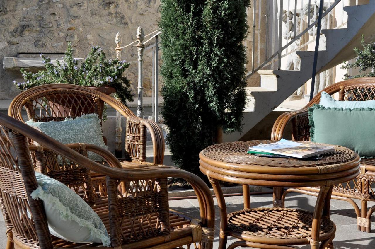 Le Petit Chateau Chateauneuf-de-Gadagne ภายนอก รูปภาพ