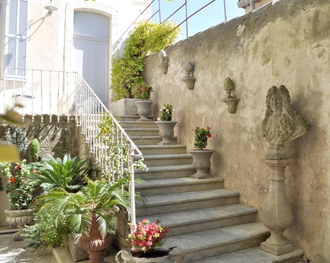 Le Petit Chateau Chateauneuf-de-Gadagne ภายนอก รูปภาพ