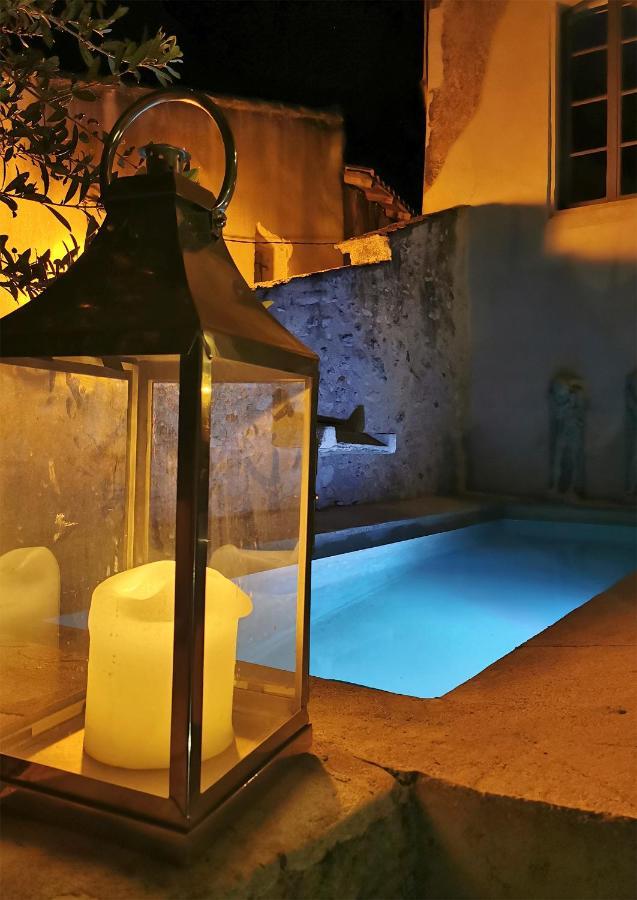 Le Petit Chateau Chateauneuf-de-Gadagne ภายนอก รูปภาพ