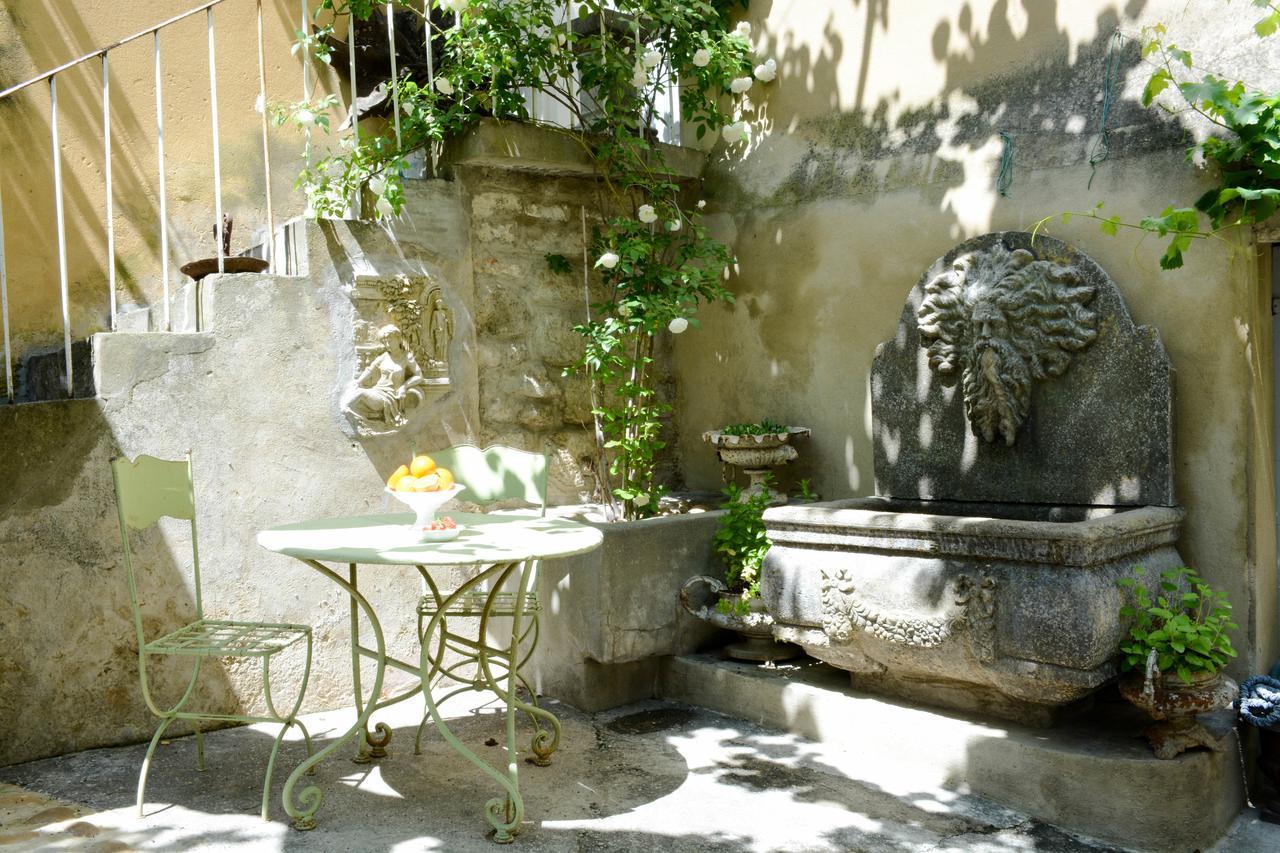Le Petit Chateau Chateauneuf-de-Gadagne ภายนอก รูปภาพ