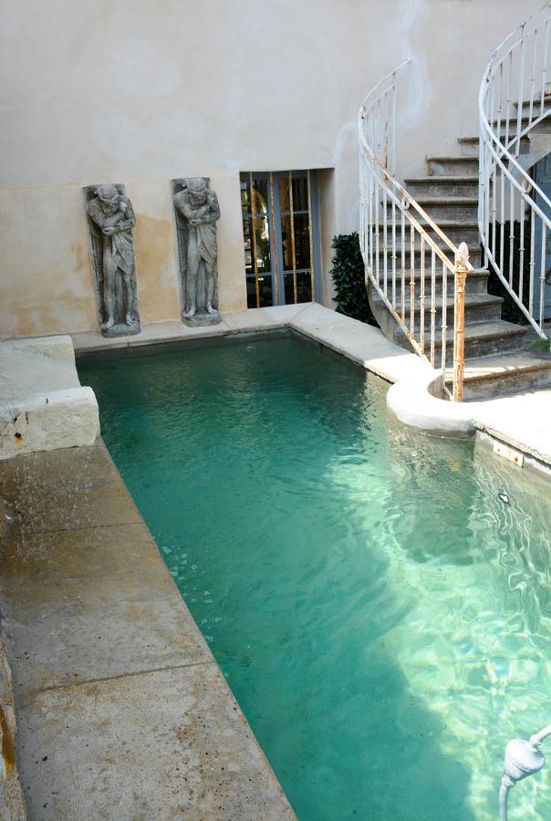 Le Petit Chateau Chateauneuf-de-Gadagne ภายนอก รูปภาพ